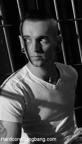 Kink 'Puta de la cárcel: ¡La jueza Mia Li doblemente rellena!' protagonizando Mia Li (foto 20)