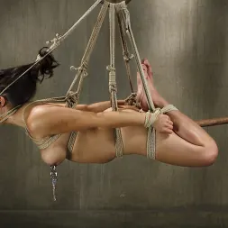 Mia Li en 'Kink' Marco Polo - Puta asiática es brutalizada (Miniatura 17)