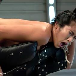 Mia Li en 'Kink' and her Unsinkable Pussy (Miniatura 16)