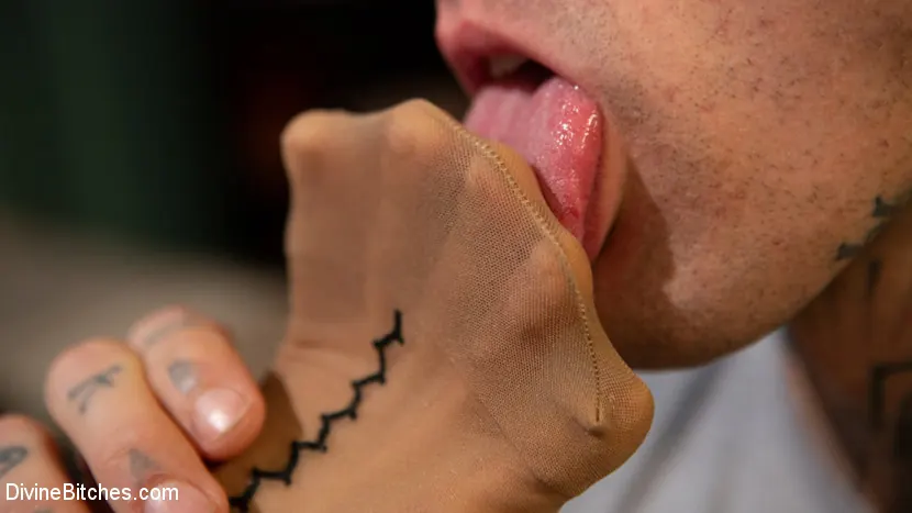 Kink 'teaches clueless loser Ruckus how to serve Women' 主演 Mia Little (写真 2)