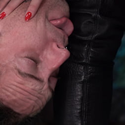 Mistress Blunt に 'Kink' スナード、パート1:愛人鈍い彼女のおもちゃをトラップ! (サムネイル 7)