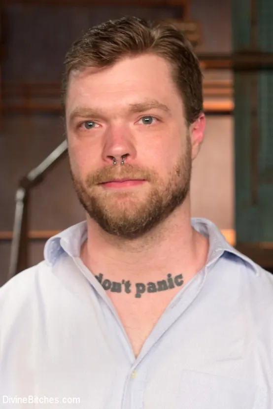 Kink '彼女の筋肉、彼女の喜び' 主演 Mistress Kara (写真 1)