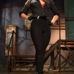 Mistress Kara in 'Kink' Her Muscles, Her Pleasure (Thumbnail 2)