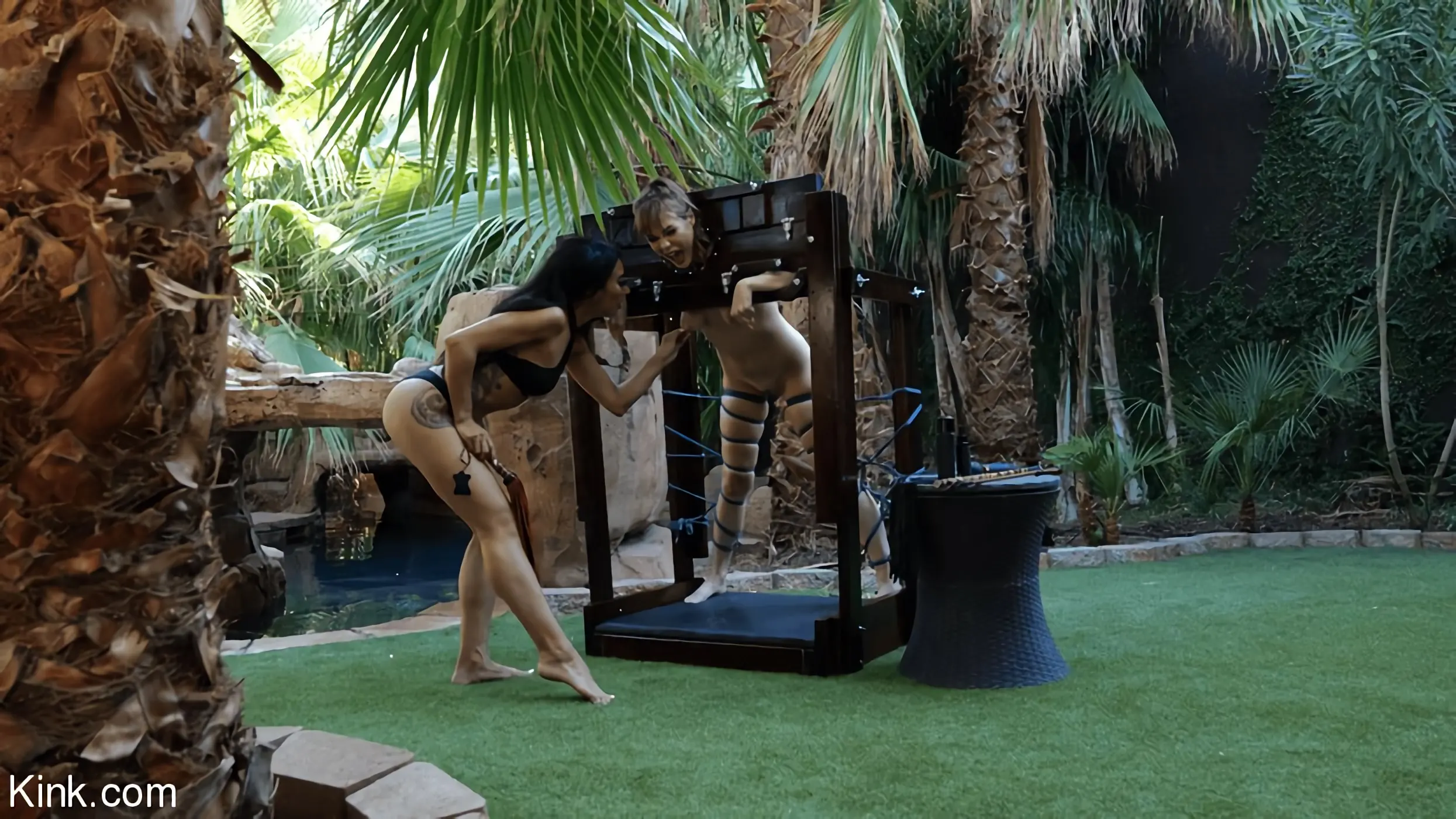 Mistress Tangent に 'レベッカの前衛はセクシーな愛人の接線を喜ばせることを熱望しています' from 'Kink' (写真 16) Kink 'レベッカの前衛はセクシーな愛人の接線を喜ばせることを熱望しています' 主演 Mistress Tangent (写真 16)