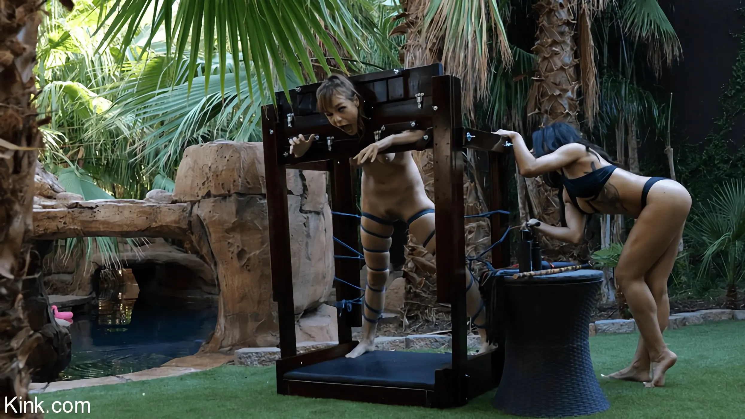 Mistress Tangent に 'レベッカの前衛はセクシーな愛人の接線を喜ばせることを熱望しています' from 'Kink' (写真 20) Kink 'レベッカの前衛はセクシーな愛人の接線を喜ばせることを熱望しています' 主演 Mistress Tangent (写真 20)