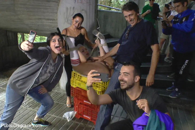 Kink 'マドリードで日本の女が屈辱を受け、展示される' 主演 Mitsuki Sweet (写真 7)