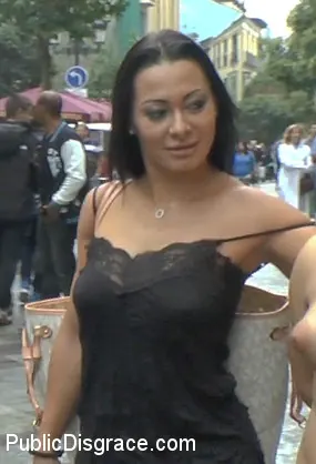 Mitsuki Sweet en 'Puta japonesa es humillada y puesta en exhibición en Madrid' from 'Kink' (foto 15) Kink 'Puta japonesa es humillada y puesta en exhibición en Madrid' protagonizando Mitsuki Sweet (foto 15)