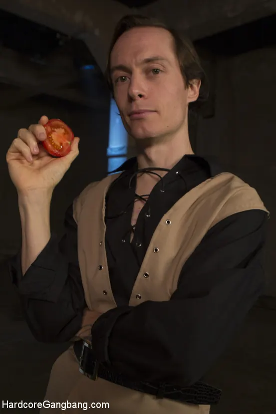 Kink 'El crisol: parodia gangbang' protagonizando Moka Mora (foto 5)