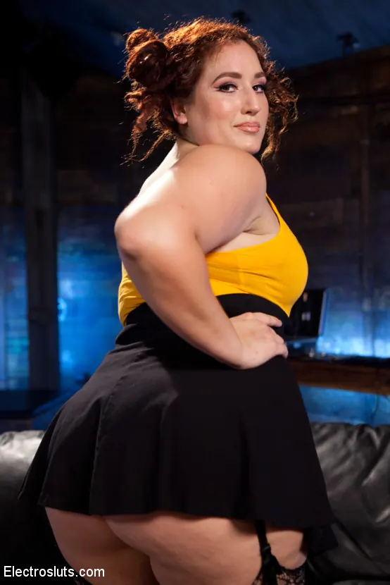 Kink 'Big Beautiful Woman Bound and Electrosexed!' starring Mona Wales (Photo 2)