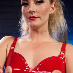 Mona Wales に 'Kink' 官能的レズビアンElectrosex (サムネイル 2)