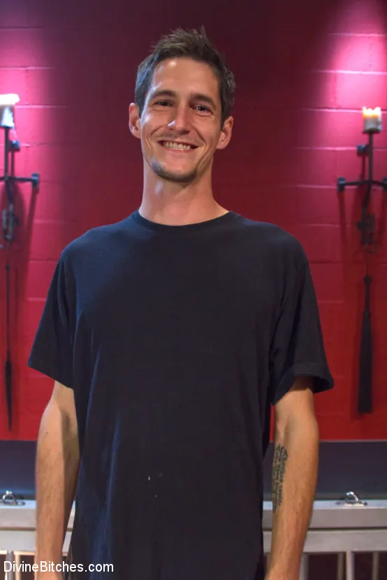 Kink 'Slippery When Wet' starring Mona Wales (Photo 1)