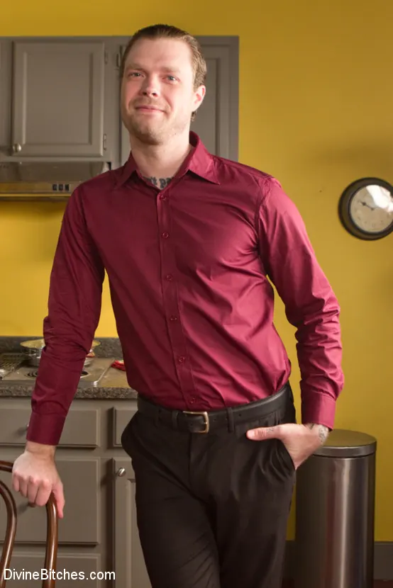 Kink 'El marido mimado de Stepford' protagonizando Mona Wales (foto 1)