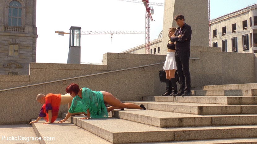 Kink '2人のベルリン人のフリークは、激しい公衆シェイピングとファックをする' 主演 Mona Wales (写真 5)