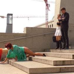 Mona Wales に 'Kink' 2人のベルリン人のフリークは、激しい公衆シェイピングとファックをする (サムネイル 5)