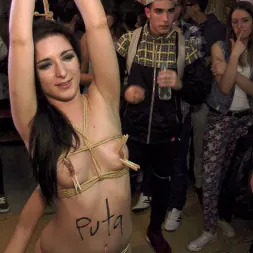 Mona Wales en 'Kink' Dos perdedoras guarrillas se dejan follar la mente por Mona Wales y Juliette March (Miniatura 10)