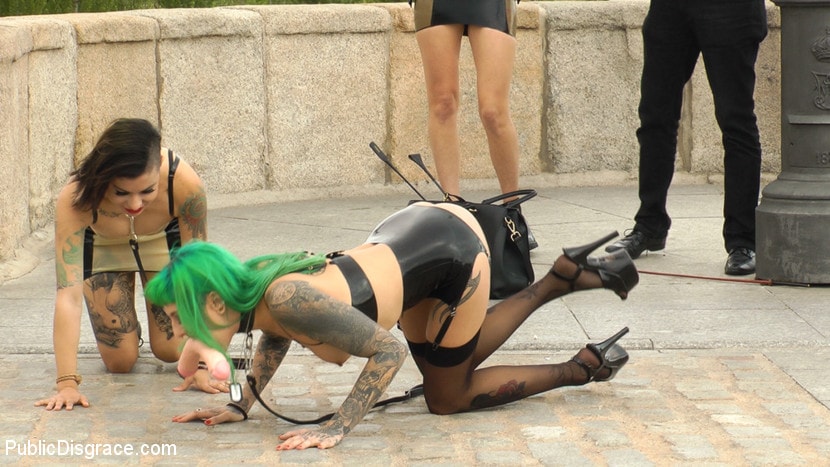 Kink 'スペイン極端な公的乱交で2人の娼婦が恥をかかせた！' 主演 Mona Wales (写真 26)