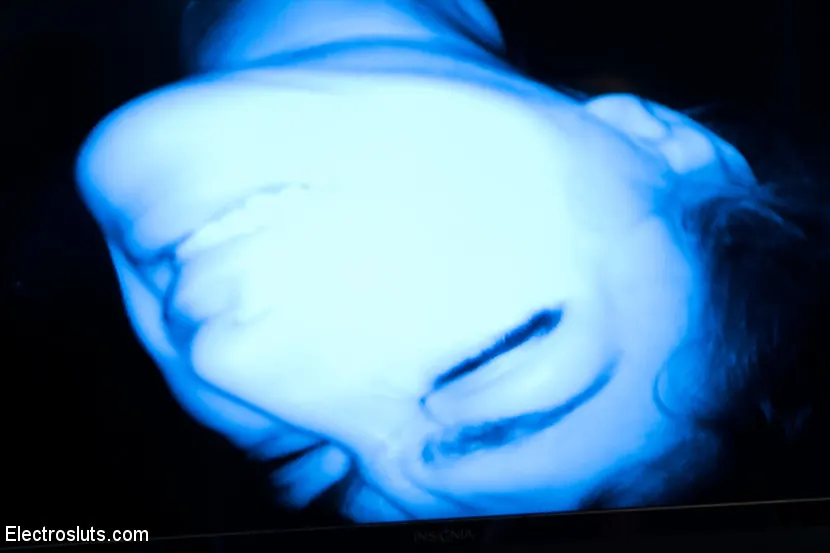 Kink '¡¡¡Privación sensorial Electro DP con el culo hacia arriba!!!' protagonizando Mz Berlin (foto 14)