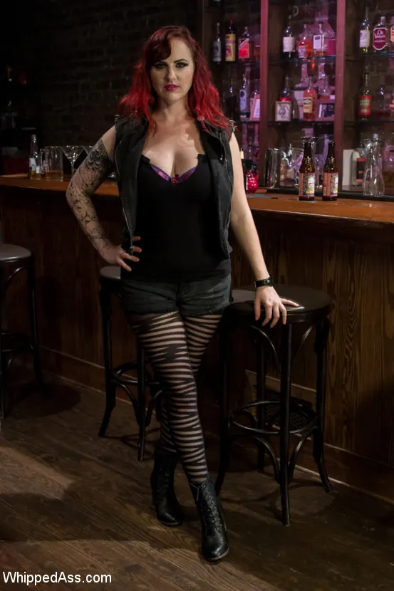 Kink 'Chica de fuera de la ciudad engañada y torturada por lesbianas que le hacen medias' protagonizando Mz Berlin (foto 16)