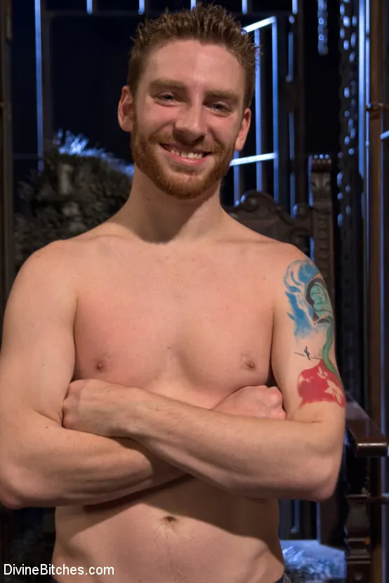 Kink 'Oremos a la Iglesia de las Divinas Perras: ¡Una fantasía bisexual forzada y de cornudos!' protagonizando Mz Berlin (foto 2)