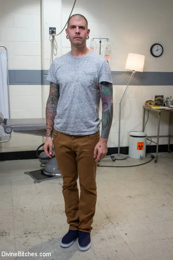 Kink 'Clínica de Masturbación Crónica The Divine Bitches' protagonizando Mz Berlin (foto 1)