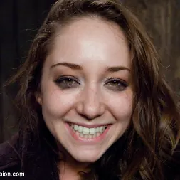 Remy LaCroix に 'Kink' 舞台裏のボンデージ・スラット：セクシーなおっぱいが使用され、束縛で犯された！ (サムネイル 16)