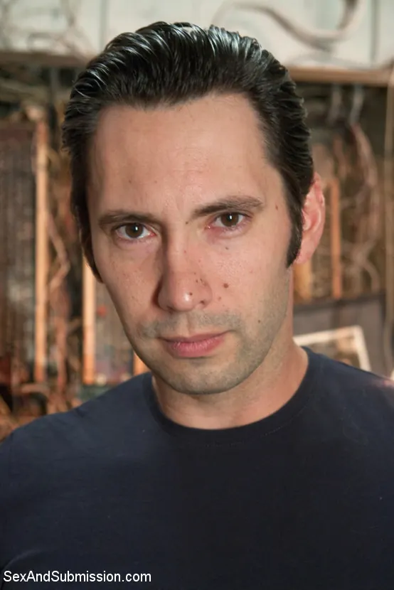 Kink '保護のために結ばれた' 主演 Nadia Styles (写真 1)