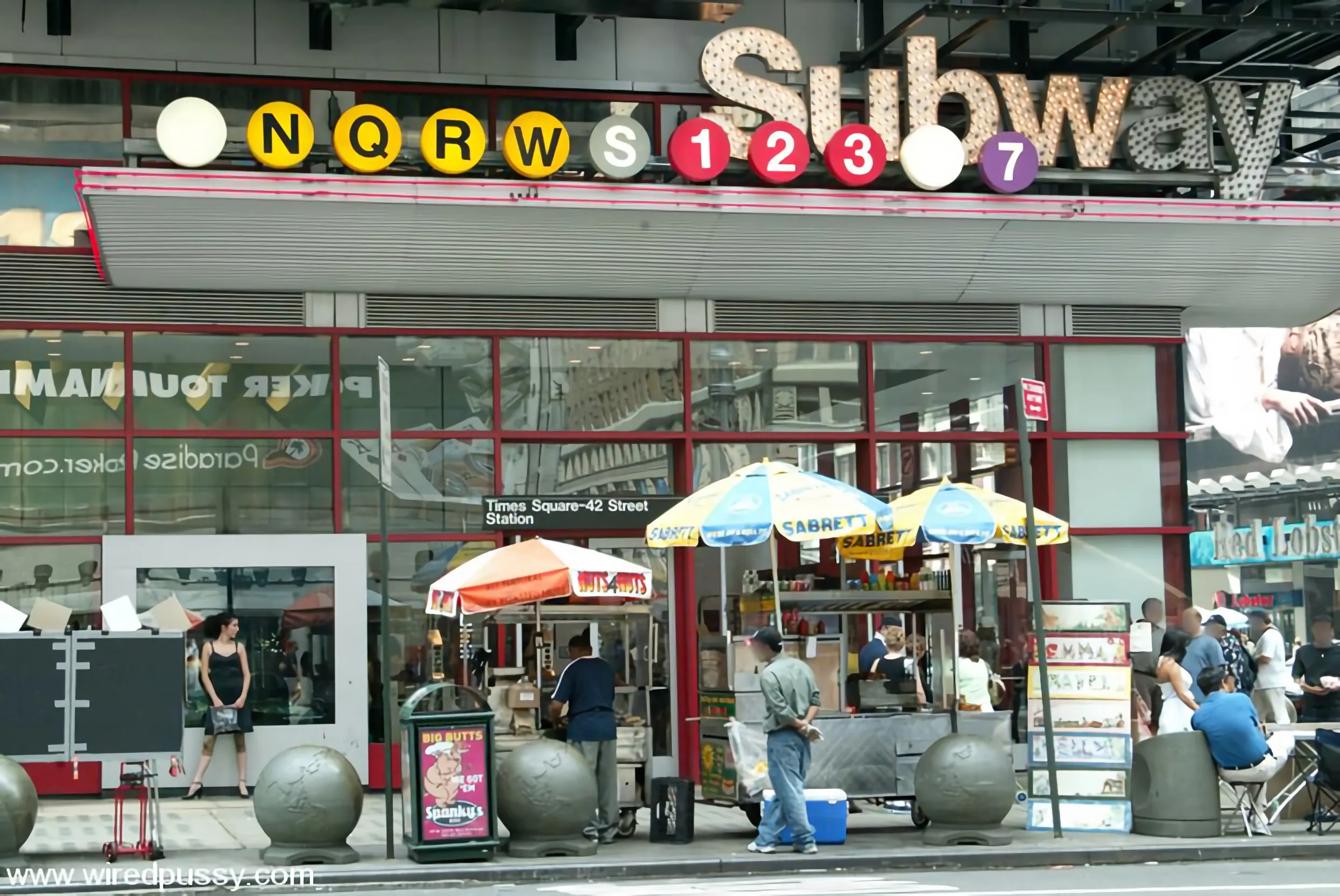 Kink 'WIREDPUSSY IN NEW YORK Part 1 Wiredpussy presents a series of public shoots shot in NYC' starring Nadia Styles (Photo 1)