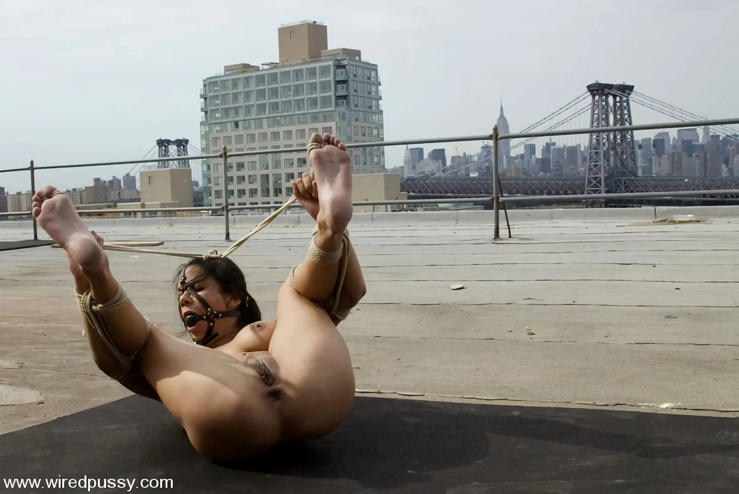Nadia Styles に 'ニューヨークのWiredpussyは、すべてのニューヨークで撮影された公開撮影のシリーズを提示します' from 'Kink' (写真 15) Kink 'ニューヨークのWiredpussyは、すべてのニューヨークで撮影された公開撮影のシリーズを提示します' 主演 Nadia Styles (写真 15)