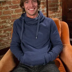 Natasha Starr en 'Kink' ¡Peeping Tom está hecho para tener sexo pervertido con los pies con una hermosa diosa de los pies! (Miniatura 1)