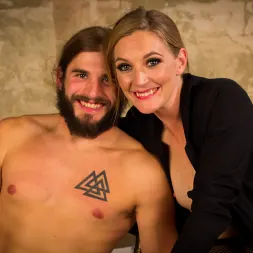 Mona Wales en 'Kink' lifts, tosses and fucks trucker pervert! (Miniatura 12)