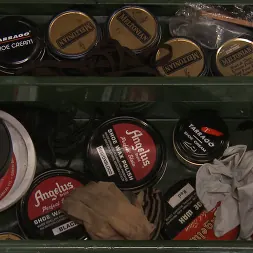 Nerine Mechanique に Bootblacking:ケア、クラフト、キンク! (写真 1) Nerine Mechanique に 'Kink' Bootblacking:ケア、クラフト、キンク! (サムネイル 1)