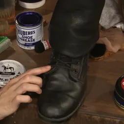 Nerine Mechanique に Bootblacking:ケア、クラフト、キンク! (写真 3) Nerine Mechanique に 'Kink' Bootblacking:ケア、クラフト、キンク! (サムネイル 3)