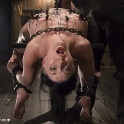 Nerine Mechanique en 'Kink' ¡Tormento extremo, esclavitud brutal con dispositivos y orgasmos aulladores! (Miniatura 13)