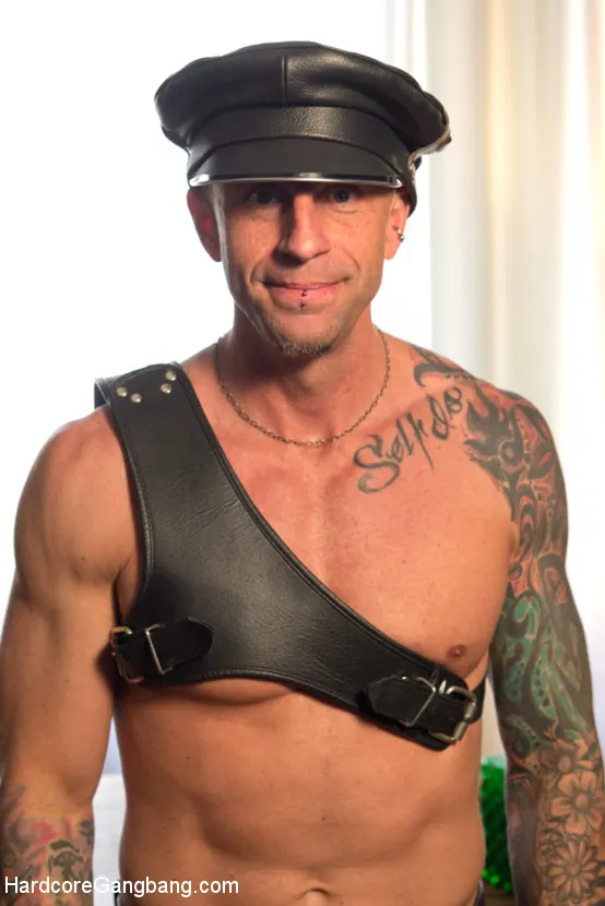 Kink '¡La estudiante universitaria loca por las pollas se lleva todas las pollas herméticamente!' protagonizando Nickey Huntsman (foto 1)