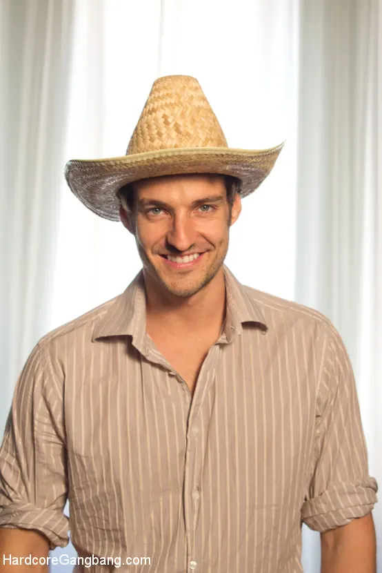 Kink '¡La estudiante universitaria loca por las pollas se lleva todas las pollas herméticamente!' protagonizando Nickey Huntsman (foto 5)