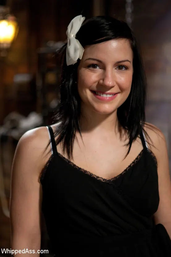 Kink 'かわいいAボタンと二重貫通' 主演 Nika Noire (写真 1)