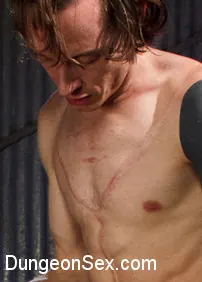 Kink 'Doble penetración vaginal con dos pollas enormes' protagonizando Nikki Darling (foto 11)