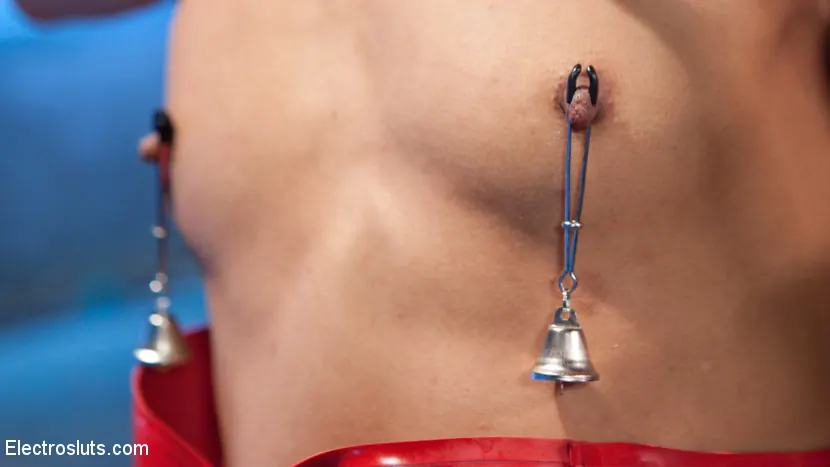 Kink 'Electro Babes: ¡Fisting lésbico juguetón, lamidos de coño y orgasmos electrosexuales!' protagonizando Nikki Darling (foto 5)