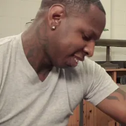 Nikki Darling en 'Kink' ¡Chica geek recibe doble relleno y está empapada en montones de esperma! (Miniatura 2)