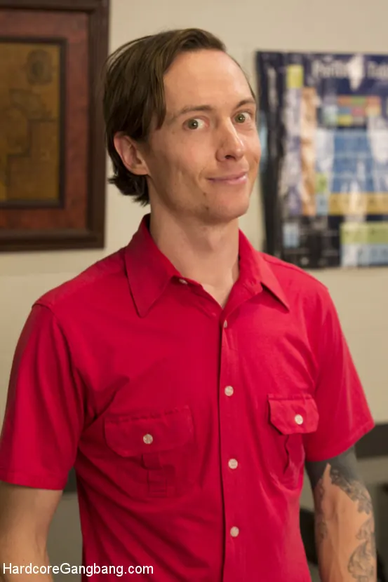 Kink '¡Chica geek recibe doble relleno y está empapada en montones de esperma!' protagonizando Nikki Darling (foto 18)