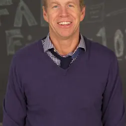 Nikki Darling en 'Kink' ¡Chica geek recibe doble relleno y está empapada en montones de esperma! (Miniatura 19)