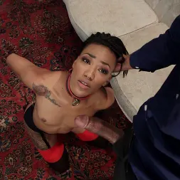 Nikki Darling en 'Kink' Iniciación de la insaciable Kacie Castle (Miniatura 8)