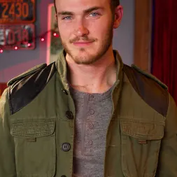 Nikki Darling en 'Kink' La perra desagradable Nikki se moja en el bar de moteros (Miniatura 2)