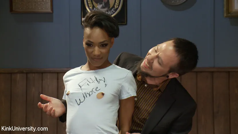 Kink 'Uso de ropa para bondage y juegos espontáneos' protagonizando Nikki Darling (foto 5)