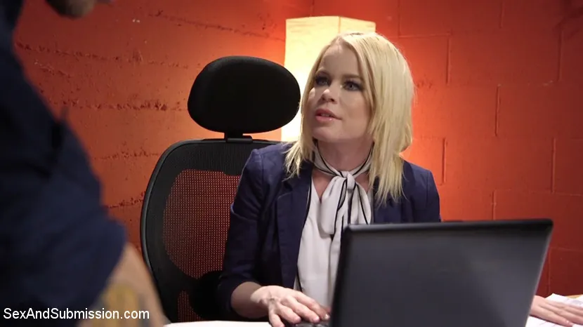 Nikki Delano に '私のホットボス尻のファック' from 'Kink' (写真 16) Kink '私のホットボス尻のファック' 主演 Nikki Delano (写真 16)