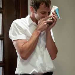 Nomad en 'Kink' ¡El monstruo de los pies recibe un duro castigo! (Miniatura 12)