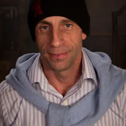 Nora Riley en 'Kink' Gangbang entre padre e hija (Miniatura 12)