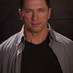 Nora Riley en 'Kink' Gangbang entre padre e hija (Miniatura 13)