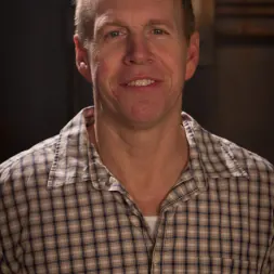 Nora Riley en 'Kink' Gangbang entre padre e hija (Miniatura 14)