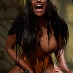 Nyomi Banxxx en 'Kink' ¡Adoren su grandeza! (Miniatura 9)